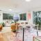 Cake By The Ocean - Three-Bedroom, Pet & Family-Friendly Retro Beach House with Gorgeous Views in 1770