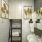 Fullerton Suites - Puting Kahoy