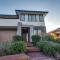 StayAU Cozy Holiday House 4BRM Big Group Tarneit