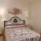 BORGO DE’ CENCI, lovely apartment below the Castel