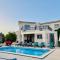 Holiday villa with pool and sea view!