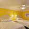 Direct oceanfront, fantastic ocean view, separate bedroom ! Temporarily no pools
