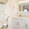 Renovated Ocean View Suite, Near Beach, Free Parking