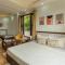 StayVista at The Hush Escape-Valley View 5BHK Luxury villa in Arki