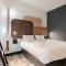 B&B HOTEL Valenciennes Sud - 瓦朗西纳