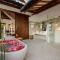 Noa, 3 Bed Luxury Villa, Large Pool in Oberoi Street;