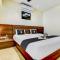 Super Townhouse OAK Hotel Chaitanya Executive Near Fun Time Multiplex - Púna