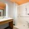 La Quinta Inn & Suites by Wyndham San Antonio Seaworld LAFB