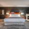 Monte Carlo Inn Barrie - Newly Renovated