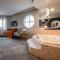 Monte Carlo Inn Barrie - Newly Renovated - Barrie