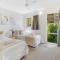 Wallaby Beach House - Resort-style Comforts