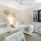 'Serenity at The Edge' A Private Poolside Apartment - Cairns North