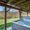 Spacious Cabin Near Hocking Hills and Caves with Hot Tub and Firepit - Laurelville