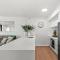 Stunning! 2Bed, 1Bath, 1Car, VIEWS - CBD