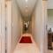 Huswell - Authentic Serene Vacation Hideaway with Pond