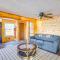 Cottage with Deck and Bluff Lake Views Walk to Beach! - 雷克