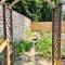 Goshen House: hot tub, fenced yard, by downtown