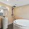 KAZA BELLA - Maisons Alfort 6 Luxurious little house with private garden and Jacuzzi