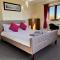 4 Bedroom Detached Farmhouse Mountain Views