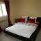11 bedrooms, 5 bathrooms, Full AC, Jacuzzi, large pool, BBQ, pingpong