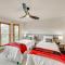 Luxury Prairie Retreat 5 Min from Madison!