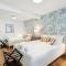 Folliday Inn - The Boattail - Room 15