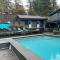 The Lions Self Contained Suite, Shared Pool, Hot Tub, Views - North Vancouver