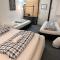 HOSTEL LOVELY ROOMS, city center, shared Bathroom, windows to corridor - 菲拉赫