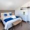 Silvercoast Apartments - swimming pool & jacuzzi