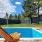 Orange Villa with private pool - إيليجا