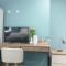 An Exquisite Deluxe Room in a Hotel - Free Parking - with access to Resturant - Shisha Bar- Wine Bar - Roundhay