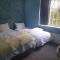 An Exquisite Deluxe Room in a Hotel - Free Parking - with access to Resturant - Shisha Bar- Wine Bar - Roundhay