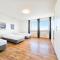 RAJ Living - 1 or 3 Room Apartments with Balcony - 20 Min Messe DUS & Airport DUS - Meerbusch