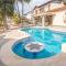 Villa Luna- Pool with Jacuzzi by the Beach - إِستيبونا