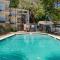 Your 2B Getaway - Sleeps 6 - Pool, Pkg - Walk Dtwn - أوستن