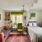 LITTLE LONDON ONE boutique apartment Netflix TV Old Town
