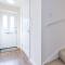 3 Bedroom Semi-Detached Home Sleeps 5 with Driveway