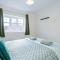 3 Bedroom Semi-Detached Home Sleeps 5 with Driveway