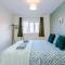 3 Bedroom Semi-Detached Home Sleeps 5 with Driveway