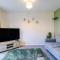 3 Bedroom Semi-Detached Home Sleeps 5 with Driveway