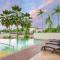 Sunrise Palms - Resort-style Escape by the Esplanade