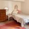 Cosy getaway town corner