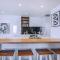 Regatta Hideaway - A Breezy Balcony Residence - 布里斯班