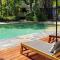 Berry Springs Tropical Retreat