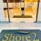 2 Condos, 5 Beds, 2 CR @ Shore2 MOA (3rd&5th Flrs) - 马尼拉