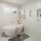 Battery Hill Pet-Friendly Poolside Paradise