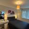 2-Bed spacious apartment - One Ensuite - 沃灵顿