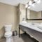 Quality Inn Roseville-Detroit North