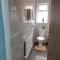 An Exquisite Deluxe Room in a Hotel - Free Parking - with access to Resturant - Shisha Bar- Wine Bar - Roundhay