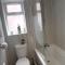 An Exquisite Deluxe Room in a Hotel - Free Parking - with access to Resturant - Shisha Bar- Wine Bar - Roundhay